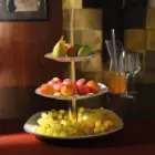 -پذیرایی-سه-طبقه-زرین-با-پایه-طلایی-ساده1.jpg