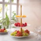 -پذیرایی-سه-طبقه-سفید-با-پایه-طلایی-شیاردار1.jpg