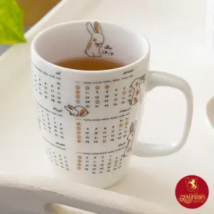 ماگ دسته دار سوئدی چینی زرین طرح تقویم 1402