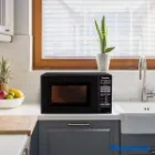 مایکروفر پاناسونیک 20 لیتری در آشپزخانه