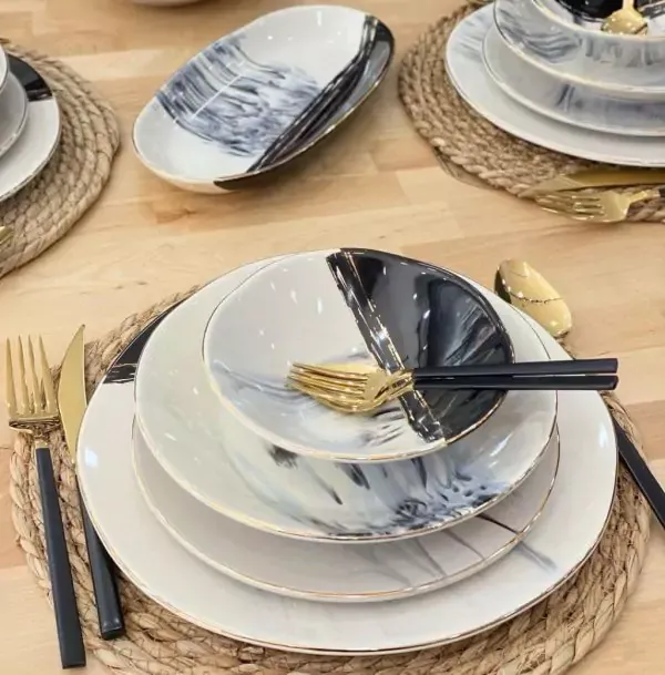 بشقاب خورشت خوری