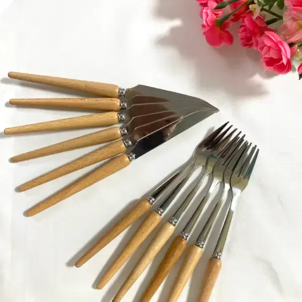 کاردوچنگال میوه خوری دسته چوبی