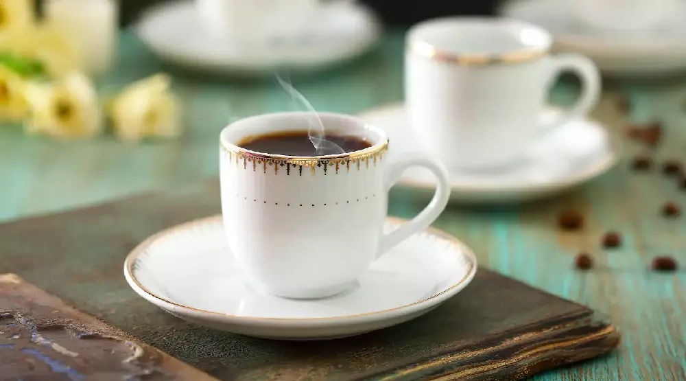 فنجان چینی کلاسیک و سنتی