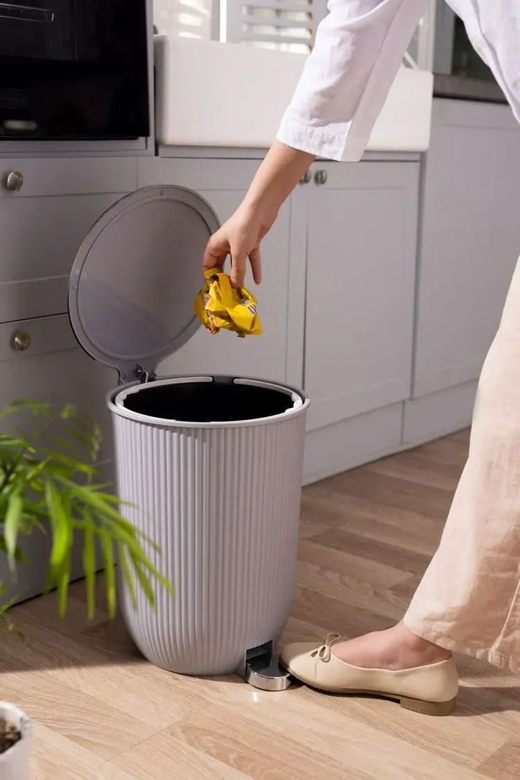 خرید سطل زباله پدالی یونیک